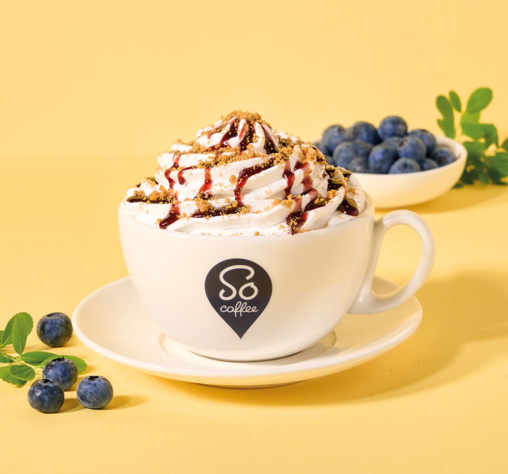 SoCoffee-www-latte-jagodzianka-1280×12802